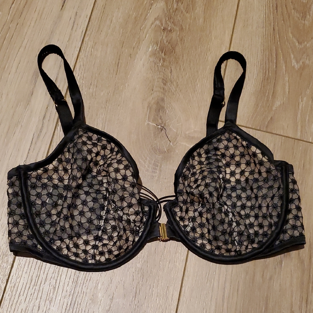 VS Very Sexy Mesh Starburst Unlined Demi Bra 36DD - Picture 3 of 12
